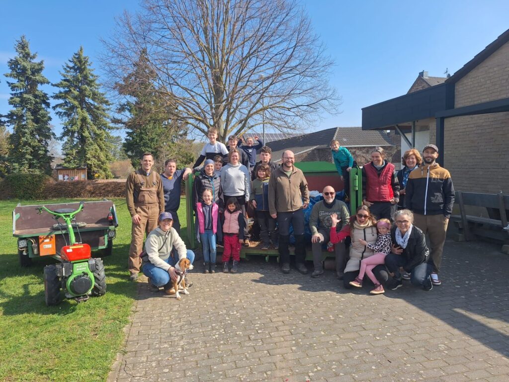 Der Bürgerverein hatte zur traditionellen Müllsammelaktion aufgerufen. Viele folgten diesem Appell: Gemeinsam befreiten sie Wege, Grünflächen und Straßenränder von achtlos entsorgtem Unrat. Foto: Bürgerverein/Thomas Helmling/pp/Agentur ProfiPress