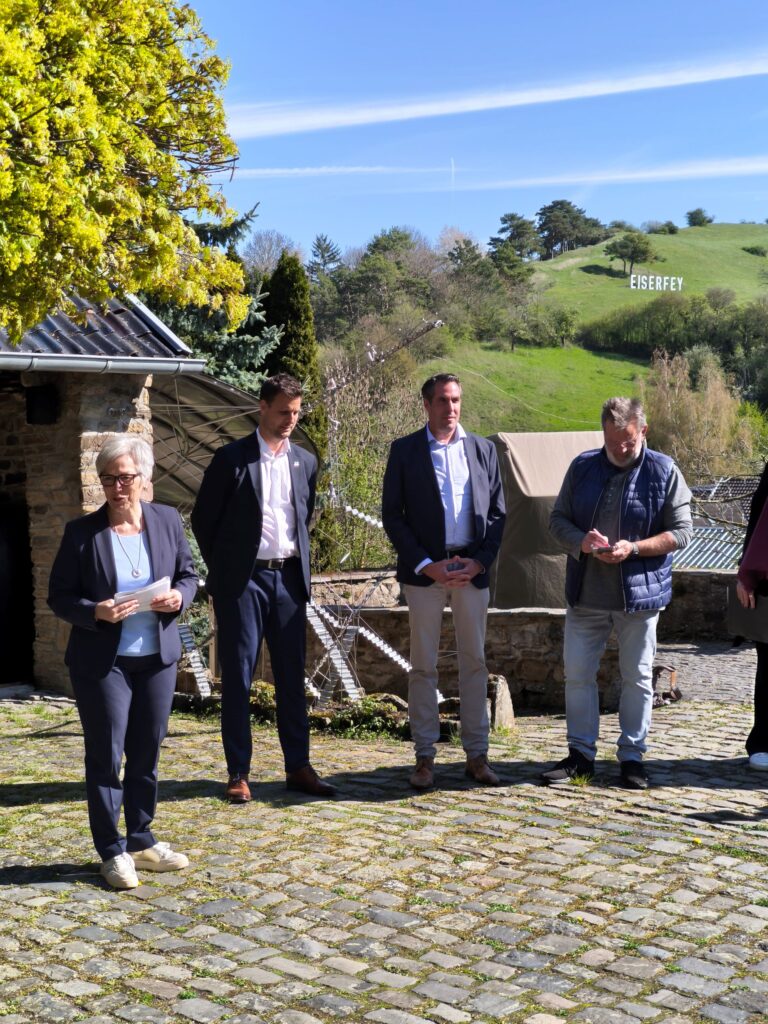 Bei der Pressekonferenz in Eiserfey stellte Iris Poth (Geschäftsführerin der Nordeifel Tourismus GmbH) das diesjährige Programm vor. Foto: Kerstin Rottland/pp/Agentur ProfiPress