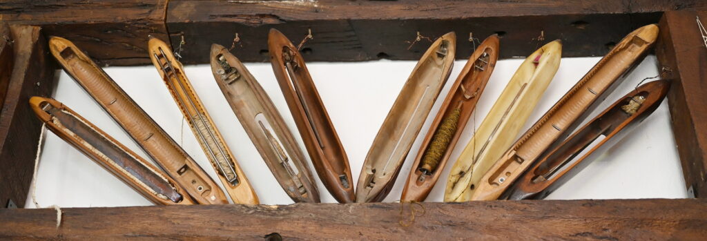 Die an die Werkräume angeschlossene Ausstellung zeigte „Werkzeuge“ des Spinnens und Webens. Von der Schließung der Schule bis Ende 2003 (Auflösung der Werkgemeinschaft) war die Sammlung in der ehemaligen Turnhalle der Schule untergebracht. 2006 wurde diese Sammlung neu gestaltet und in den Räumen der ehemaligen Schule als „Handwebmuseum“ wiedereröffnet. Seitdem betreut eine Unterabteilung des Betreibervereins „Alte Schule Rupperath e.V.“ das Museum in ehrenamtlicher Arbeit. Für diese Arbeit wurde dem Verein 2008 der Ehrenamtspreis der Stadt Bad Münstereifel verliehen. Nach Sanierungsarbeiten an Hof und Gebäude im Jahre 2010 ist das Museum barrierefrei zu erreichen.