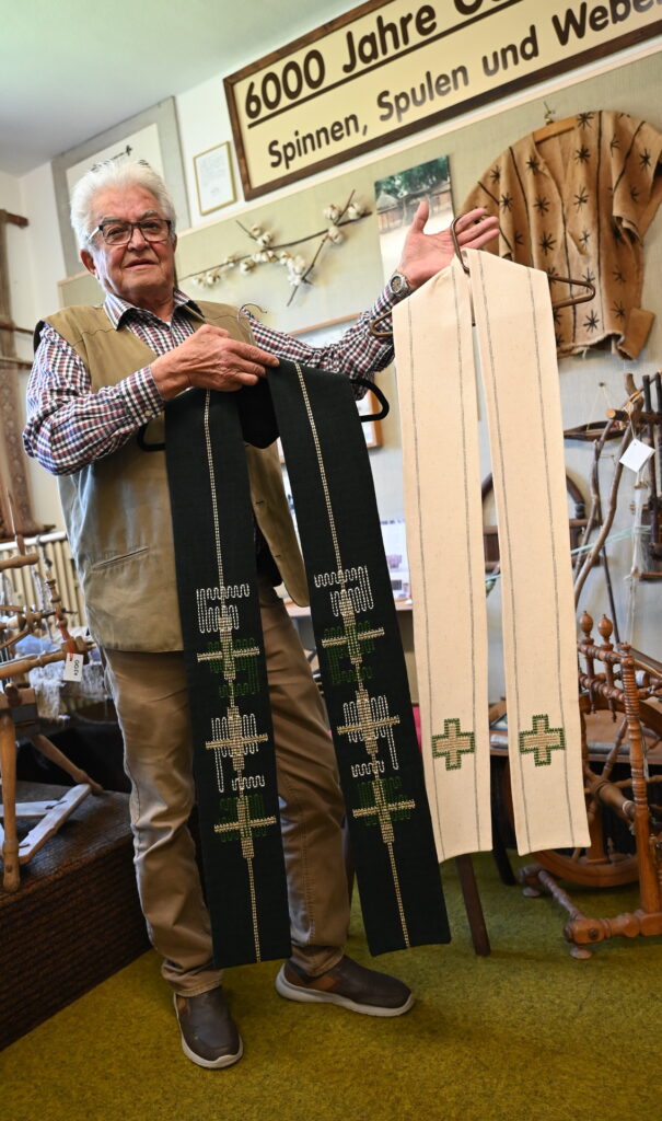 Oskar Ferbers kunstvolle Paramente – Stolen, Messgewänder und Chormäntel – für das liturgische Personal, gaben der Aachener KirchenZeitung 2007 Anlass zu einer Reportage. Restbestände an Tuchen und Gewändern aus der Zeit der Werkgemeinschaft kann man heute noch im Museum kaufen. Der Eintritt hingegen ist frei.