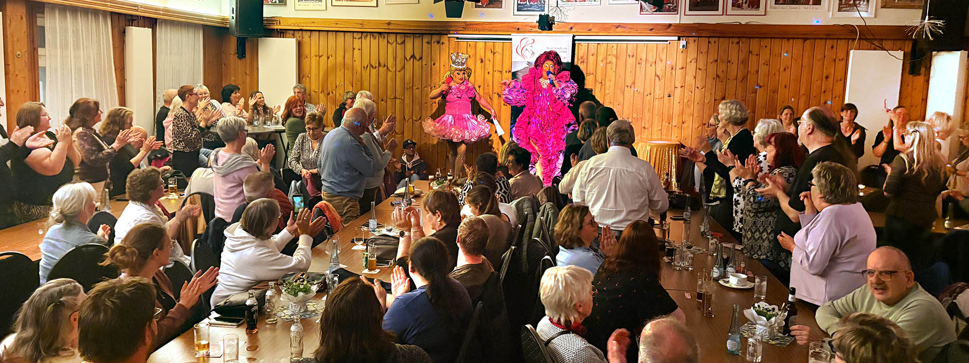Der Saal Gier war bis auf den letzten Platz besetzt. Weil viele Interessenten keine Eintrittskare mehr bekamen, vereinbarte der Kneipen-Verein mit Regina Red einen weiteren Show-Termin am 12. September. Foto: Reiner Züll/pp/Agentur ProfiPress