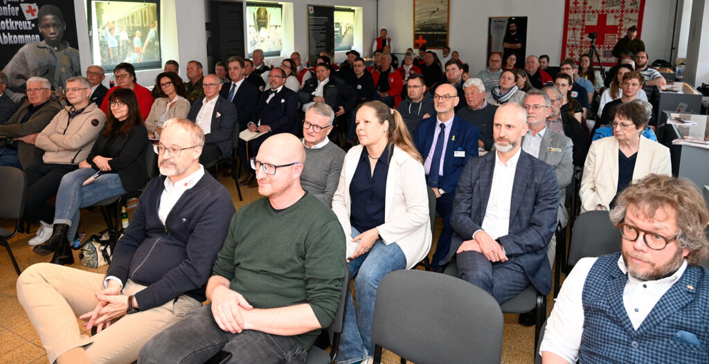 Vertreterinnen und Vertreter aus Gesundheitswesen, Hilfsorganisationen, Politik und Verwaltung diskutierten mit. Foto: Henri Grüger/pp/Agentur ProfiPress