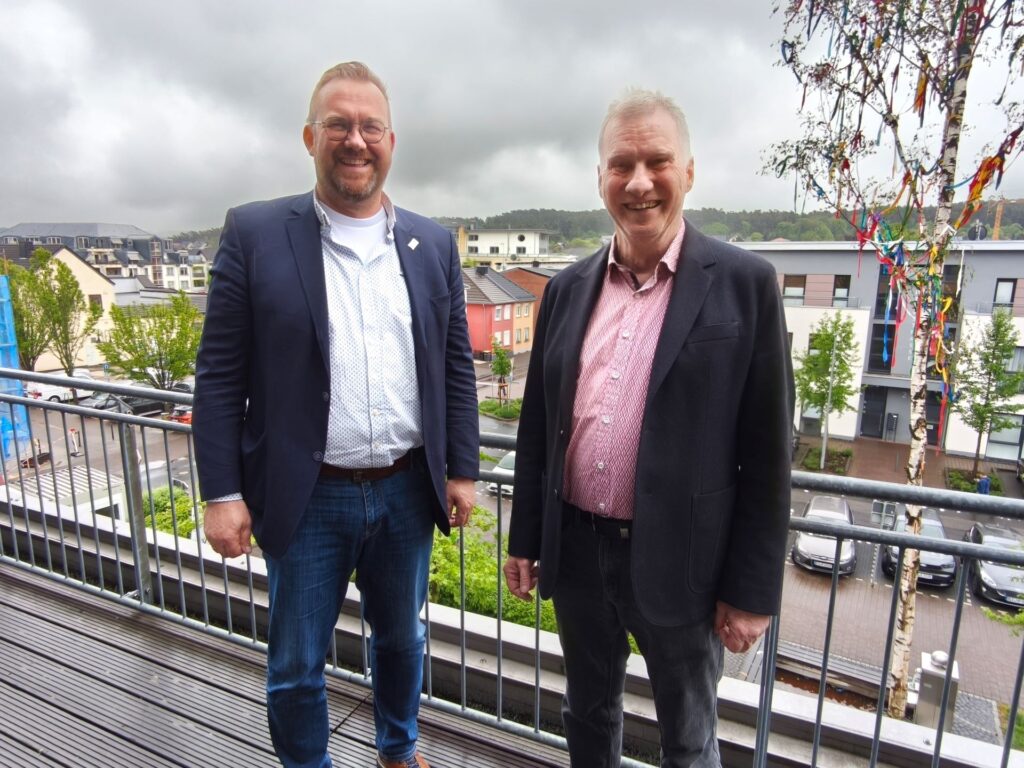 Nach 25-jähriger Zusammenarbeit mit Ralf Gehlen fällt dem Ersten  Beigeordneten der Stadt Mechernich, Thomas Hambach, der Abschied gar nicht so leicht. Foto: Kerstin Rottland/pp/Agentur ProfiPress