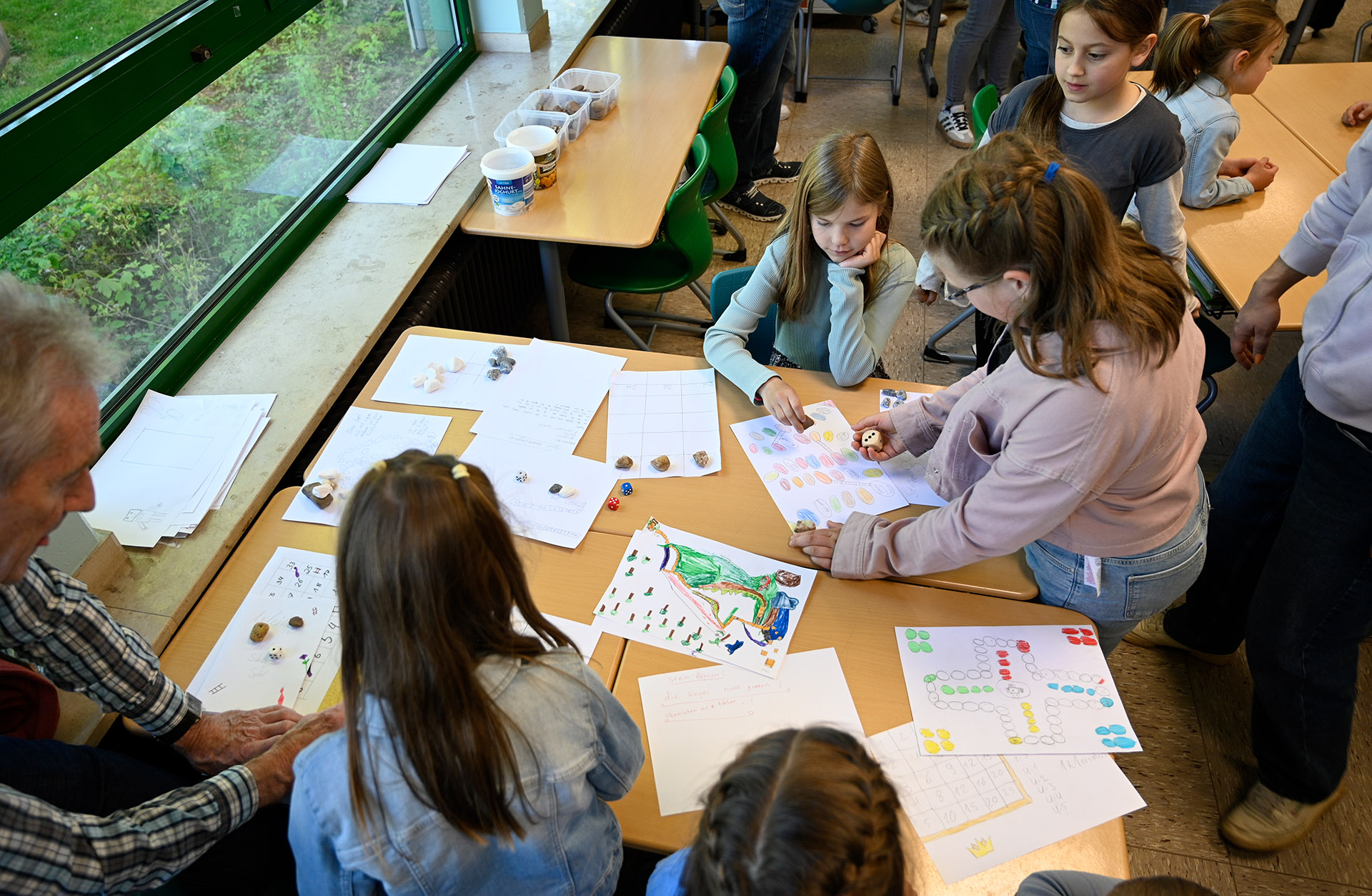 Die Projekte waren so unterschiedlich wie die Kinder selbst. Hier konnten sie selbst Spiele entwerfen und ausprobieren… Foto: Henri Grüger/pp/Agentur ProfiPress