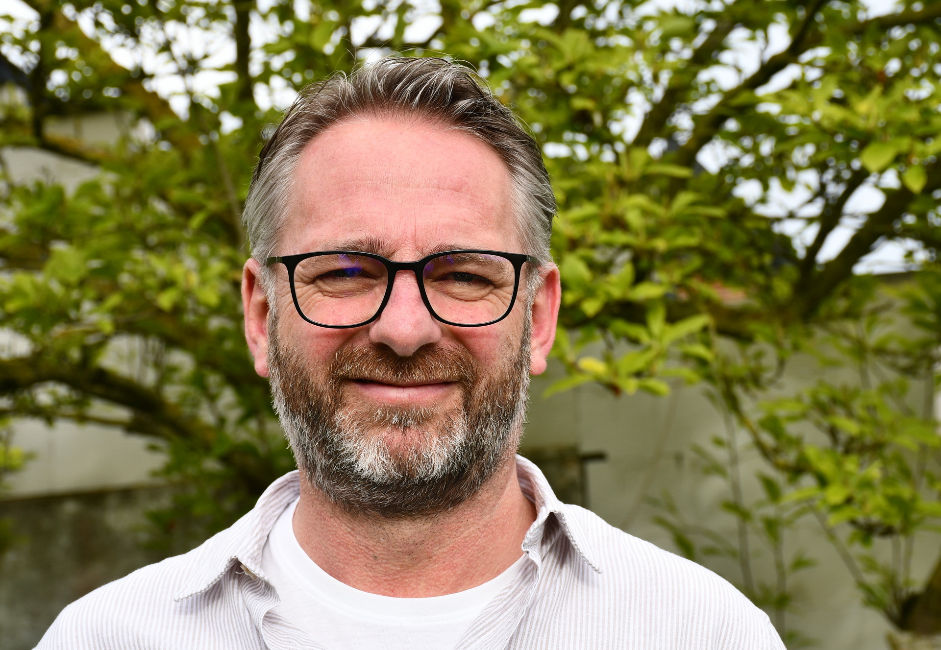 Der 56jährige gebürtige Mechernicher Stephan Hüllenkremer ist gelernter Kfz-Meister und beruflich stark im Vertrieb für Werkstattbedarf eingespannt. Der mit der Eickserin Tanja Merzenich verheiratete Vater zweier erwachsener Kinder leitete den Vertrieb eines italienischen Hebebühnenherstellers zunächst für Nordrhein-Westfalen, heute ist er Teamleiter für ganz Deutschland. Foto: Manfred Lang/pp/Agentur ProfiPress