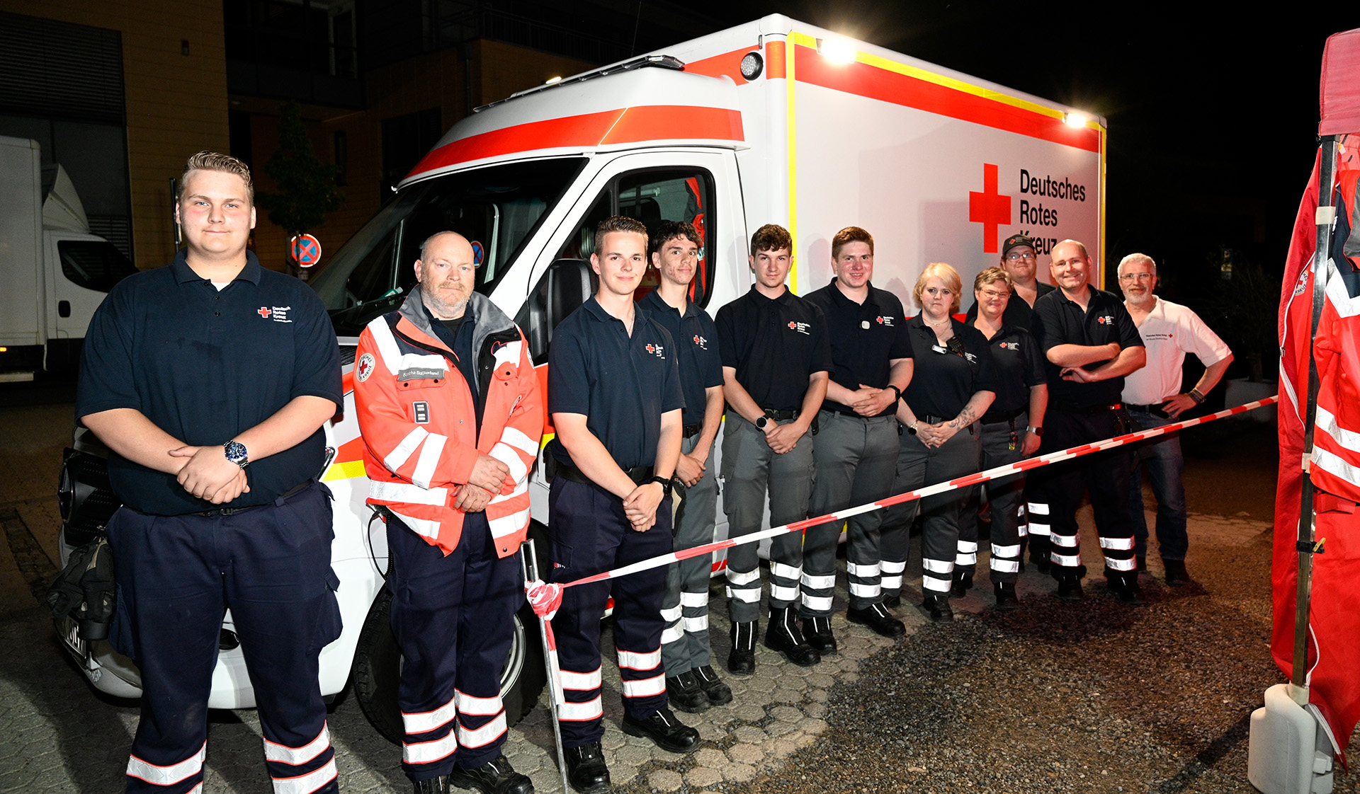 Bis tief in die Nacht hielten die Rotkreuzler die Stellung. Foto: Henri Grüger/pp/Agentur ProfiPress