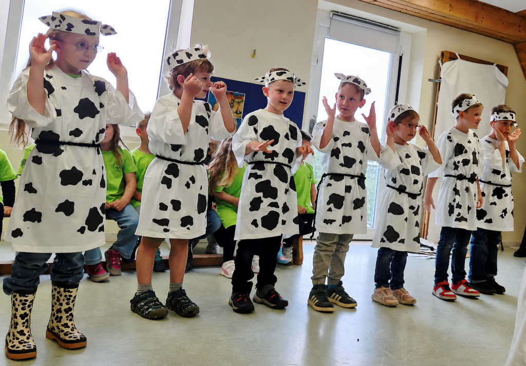 Die Kinder der DRK-Kita Ripsdorf begeisterten mit einem Mitmachtanz zum Lied „Die Kuh Mathilde“. Foto: DRK Kita Ripsdorf/pp/Agentur ProfiPress