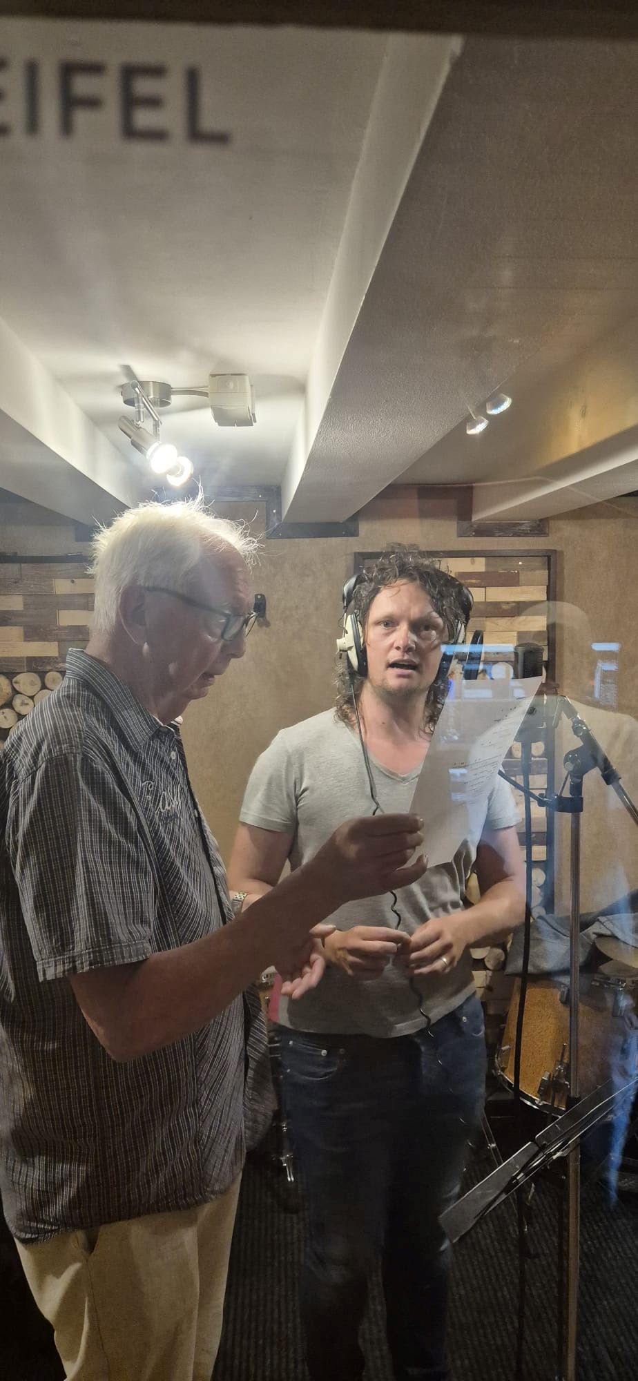 Ein Anruf, schon standen sie im Tonstudio: Björn Schäfer vom Vereinskartell und Urgestein Walter Schäfer – trotz des gleichen Nachnamens nicht mit einander verwandt. Foto: Kerstin Rottland/pp/Agentur ProfiPress