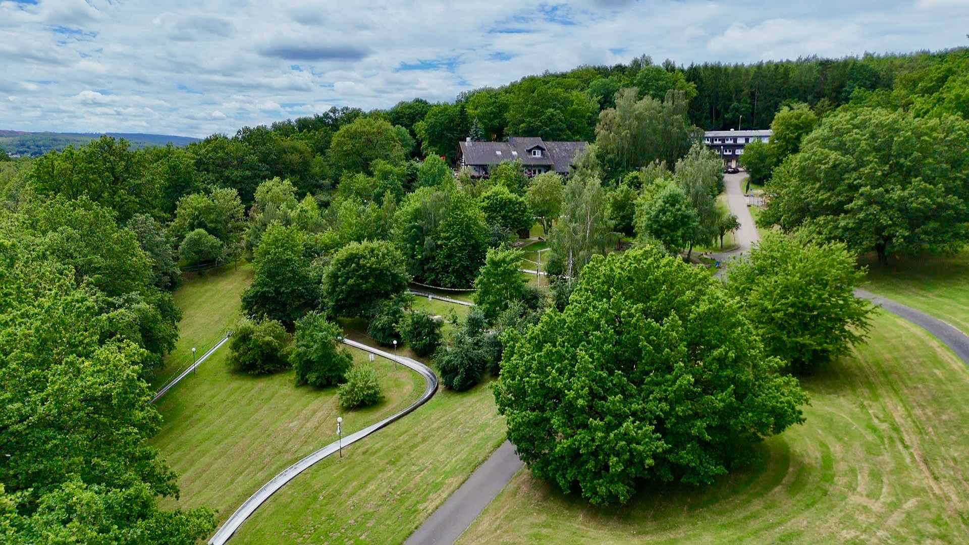 Unter dem Arbeitstitel „Magischer Berg“ möchte Roland Barth die Erlebniswelt Eifeltor zu einem Ort machen, an dem Familien mit kleineren Kindern die Natur genießen und gleichzeitig etwas erleben können. Foto: Henri Grüger/pp/Agentur Profipress
