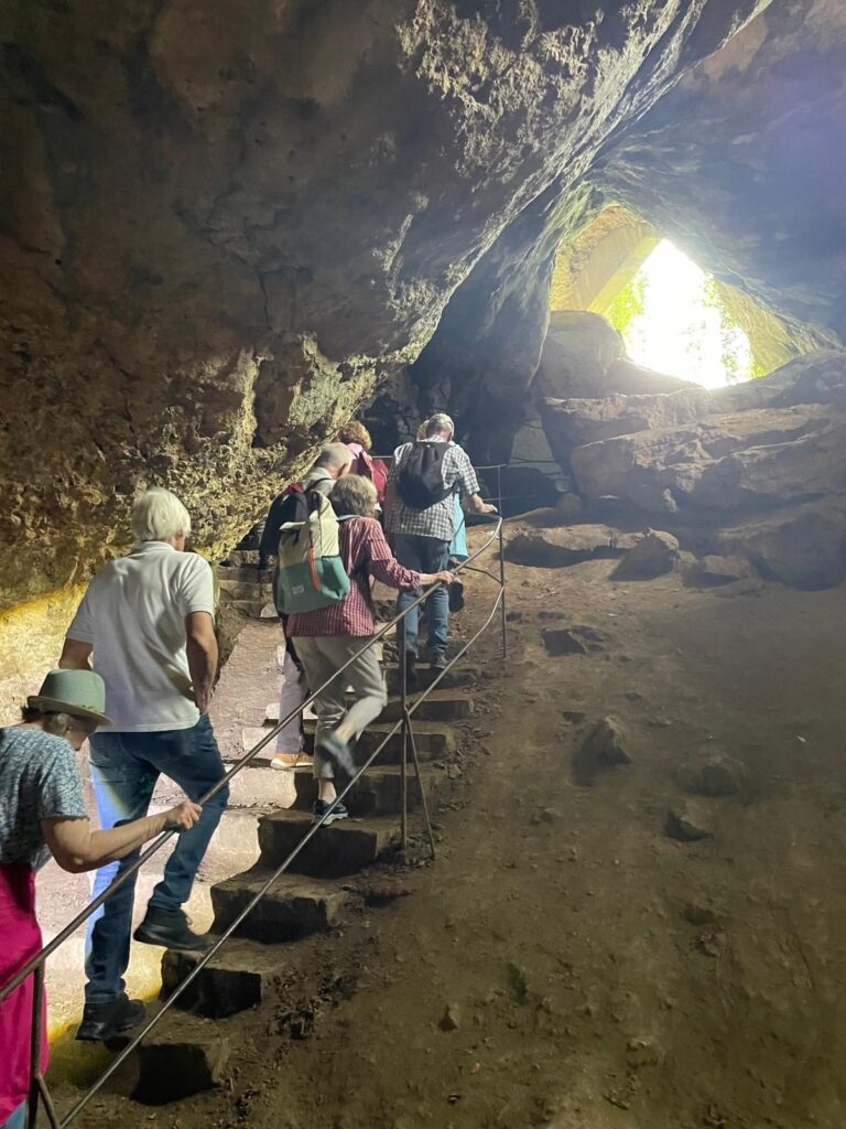 Auf die Spur von Kakus dem Riesen begab man sich in der namensgebenden Höhle. Foto: Cordula Blatzheim/pp/Agentur ProfiPress