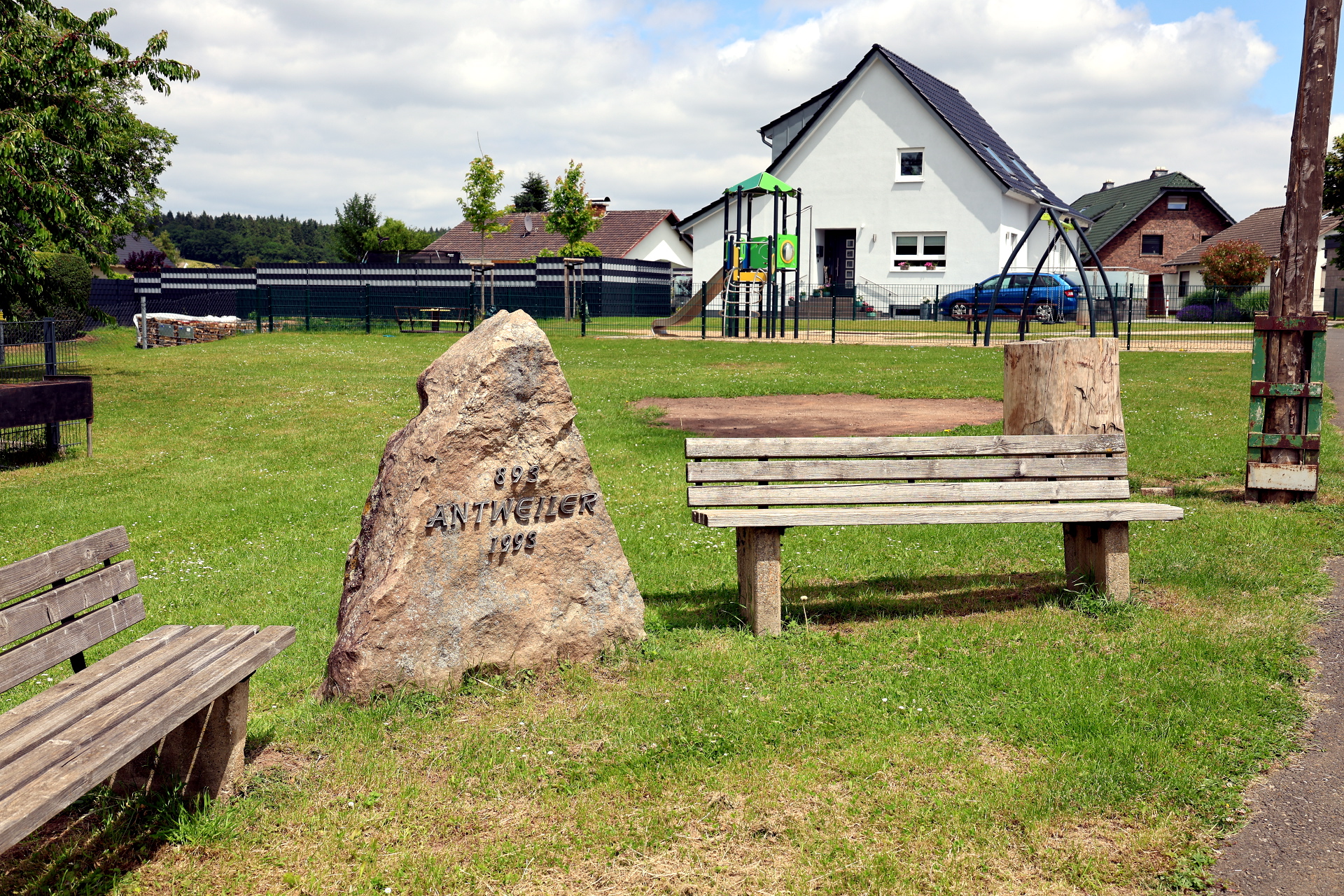Die Umgestaltung des Dorfplatzes in Antweiler unterstützt das Land Nordrhein-Westfalen mit einer Fördersumme von 91.000 Euro. Foto: Steffi Tucholke/pp/Agentur ProfiPress
