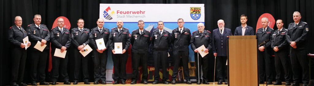 Die jährliche Dienstbesprechung der Freiwilligen Feuerwehr der Stadt Mechernich bot Gelegenheit zum Rückblick auf das Einsatzjahr 2025 sowie zu Ehrungen, Ernennungen und einem Ausblick auf die kommenden Aufgaben. Foto: FF Stadt Mechernich/pp/Agentur ProfiPress