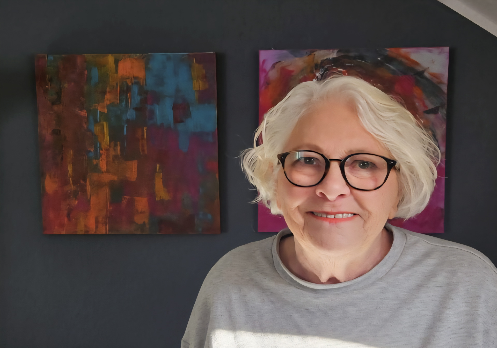 Donata Reinhard macht „Kunst mit Zwischentönen“. Ab Freitag, 17. Juli, ist eine Auswahl ihrer Kunstwerke in der Mechernicher „Galerie im Rathaus“ zu sehen. Foto: Shirin Reinhard/pp/Agentur ProfiPress