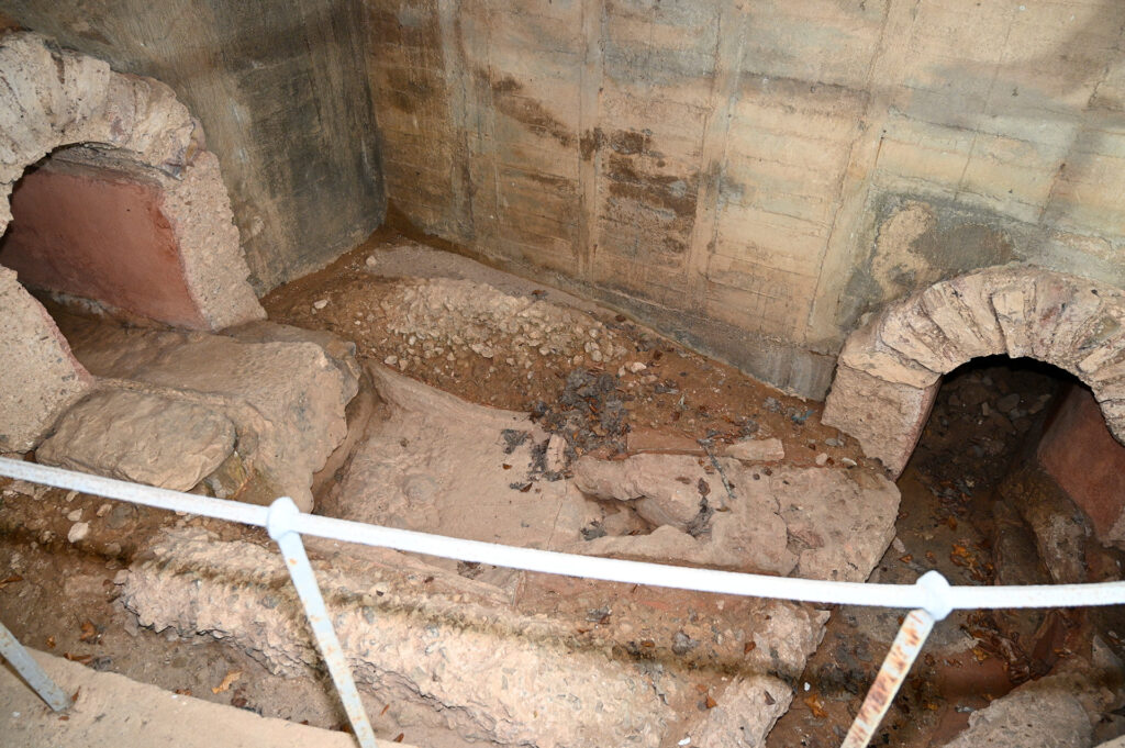 Noch rund 2.000 Jahre später ist der Römerkanal gut zu erkennen. Foto: Henri Grüger/pp/Agentur ProfiPress