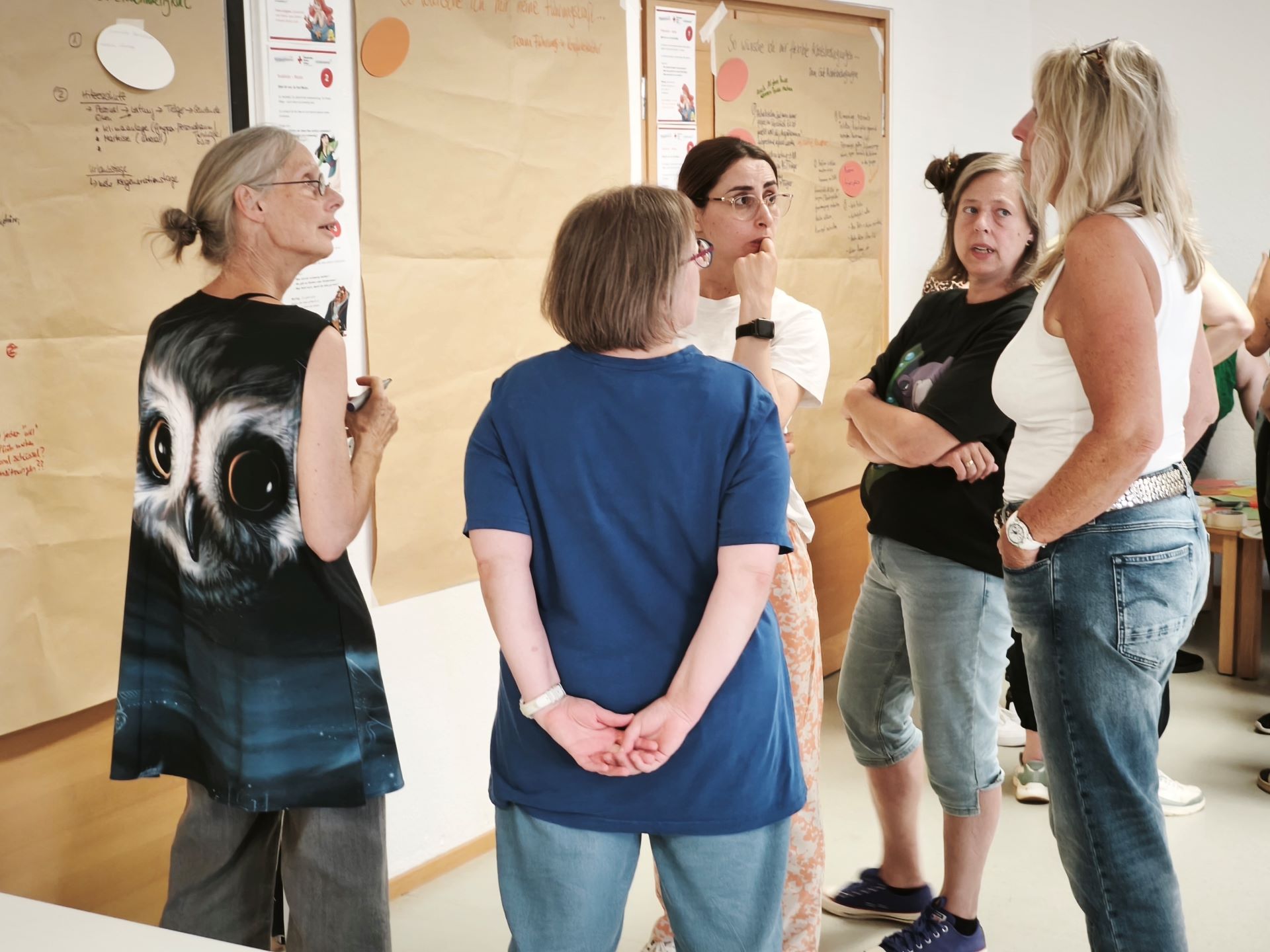 Als Realistinnen und Realisten (wie Kämpferin „Mulan“) prüften die Teams anschließend, welche Ideen realistisch sind und welche Schritte es zur Umsetzung bräuchte. Foto: Kerstin Rottland/pp/Agentur ProfiPress