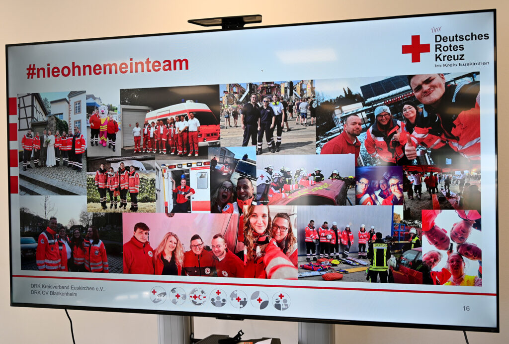 Im großen Schulungsraum konnten Besucherinnen und Besucher erfahren, wie wichtig dem Ortsverein und seiner Vorsitzenden das Motto #nieohnemeinteam ist. Foto: Henri Grüger/pp/Agentur ProfiPress
