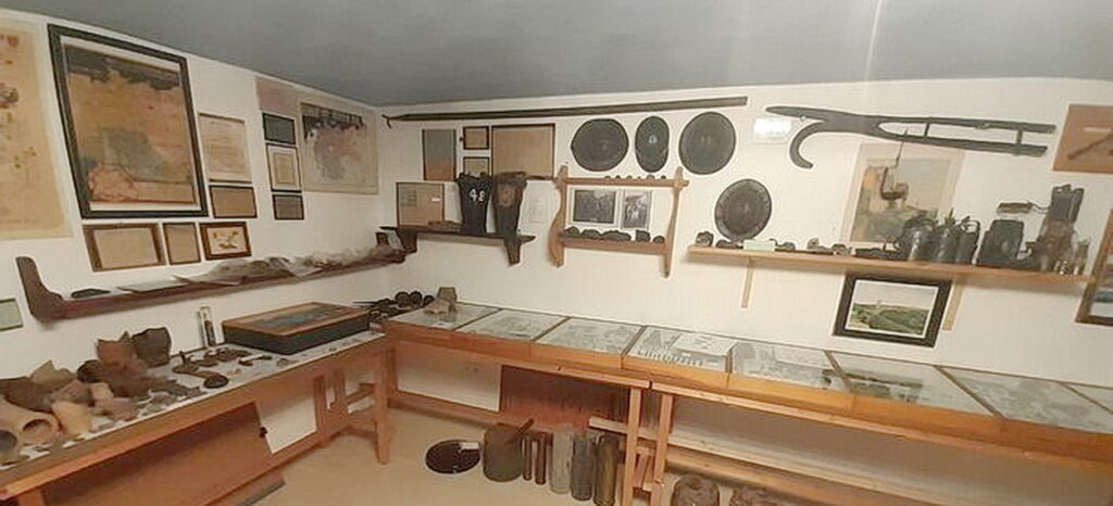 Historische Karten, Urkunden, Alltagsgegenstände, Bergbau- und Kriegserinnerungen: Die Sammlung von Jacques Pützer ist kein Museum im klassischen Sinn, sondern ein begehbares Gedächtnis der Region. Foto: Privat/pp/Agentur ProfiPress