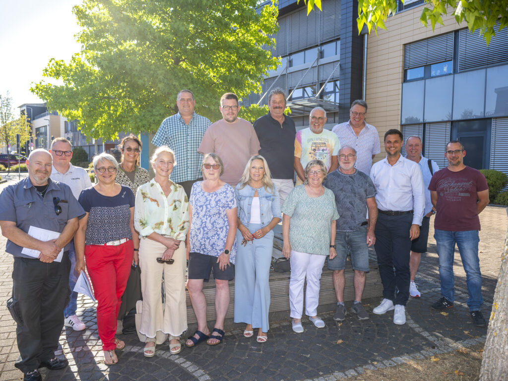 Gemeinsam für die Mechernicher Herbstkirmes: Vertreter aus Vereinen, Verwaltung und Institutionen kamen beim zweiten Runden Tisch zusammen, um die Planungen für den neuen Kirmesstandort voranzutreiben. Foto: Ronald Larmann/pp/Agentur ProfiPress