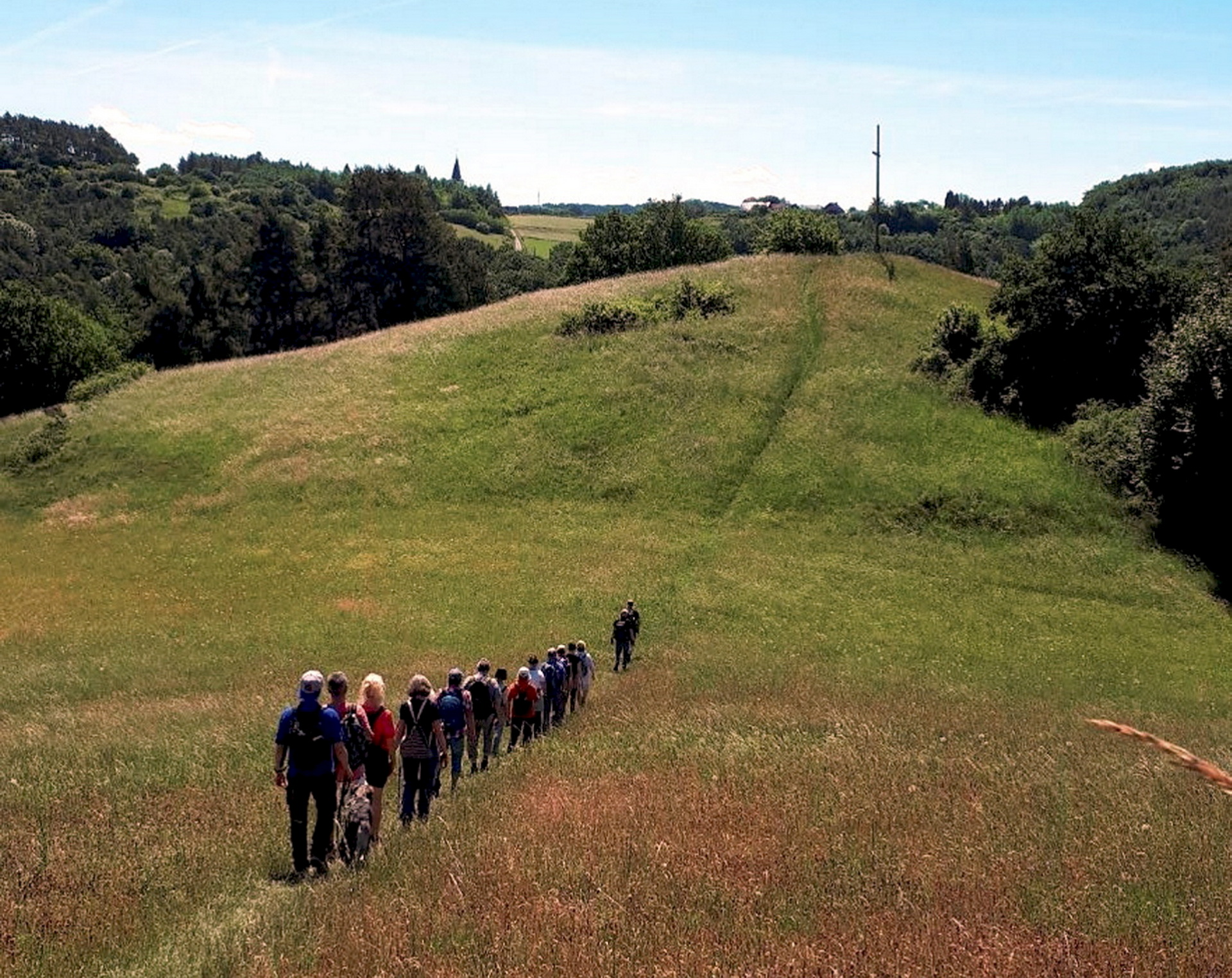 Erlebniswanderung 2022_Berg und Tal Die Eifelverein-Ortsgruppe Mechernich lädt im Oktober zu drei Wanderungen rund um Burg Heistard, die 1.000-jährige Eiche und den Tötschberg ein. Archivbild: pp/Agentur ProfiPress