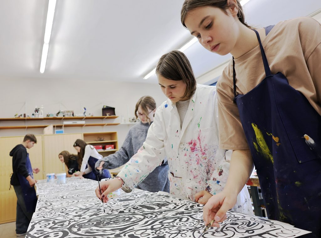 Beim Kunstprojekt „Sumi Ink Club“ ging es darum, in respektvollem Miteinander kreativ zu sein. Foto: Steffi Tucholke/pp/Agentur ProfiPress