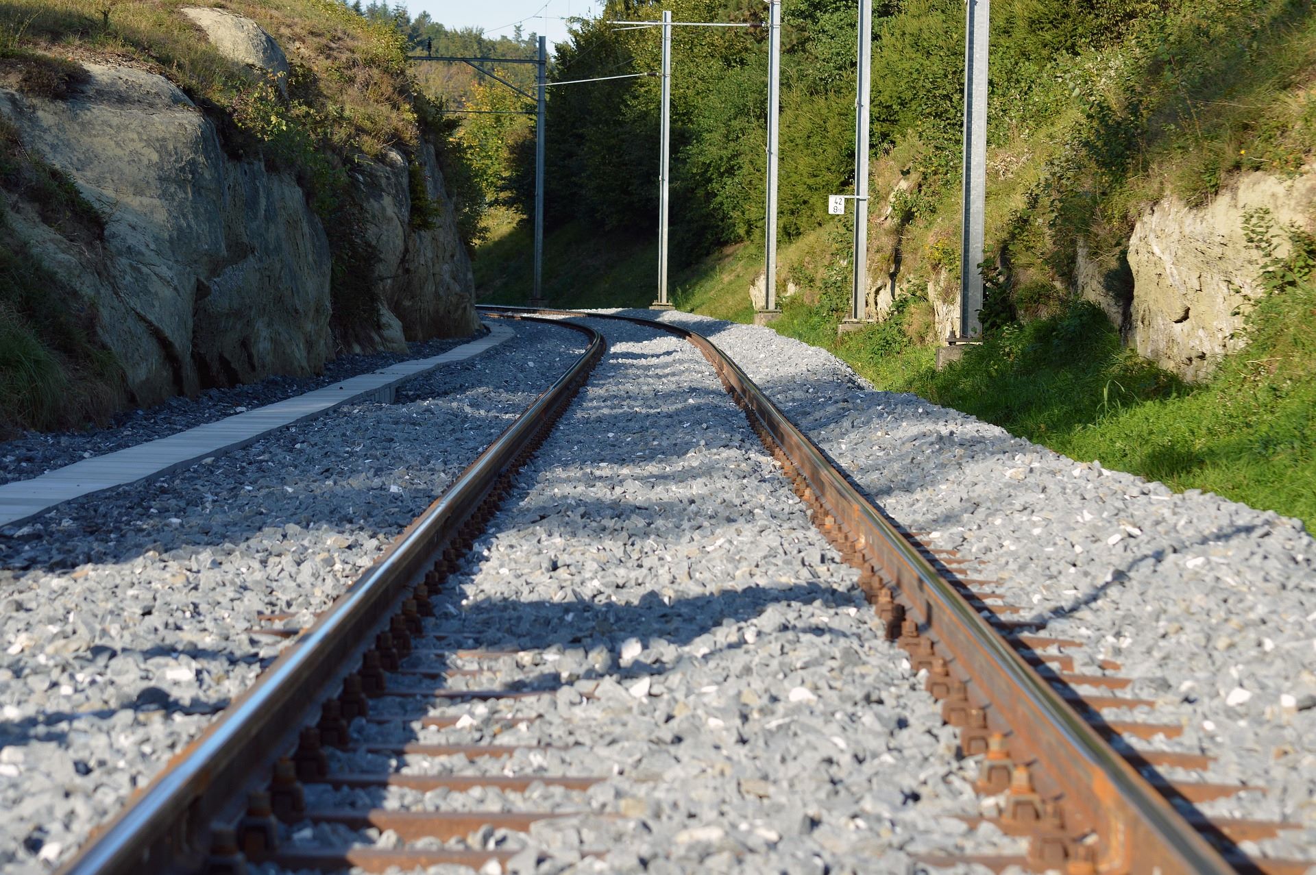 Die dringend erforderliche Gleisbauarbeiten auf der Bahnstrecke zwischen Mechernich und Kall finden ab 22 Uhr abends bis 6 Uhr morgens statt. Foto: Pixabay/pp/Agentur ProfiPress