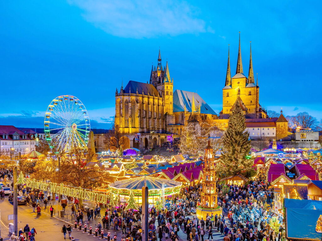 Handverlesen und neu im Weihnachtsprogramm ist die Premiumreise nach Erfurt. Untergebracht werden die Gäste in einem Vier-Sterne-Hotel, Haustürabholung und Ausflüge unter anderem nach Eisenach, Weimar und Gotha gehören zum Angebot (sechs Tage, 1269 Euro). Foto: Schäfer-Reisen/pp/Agentur ProfiPress