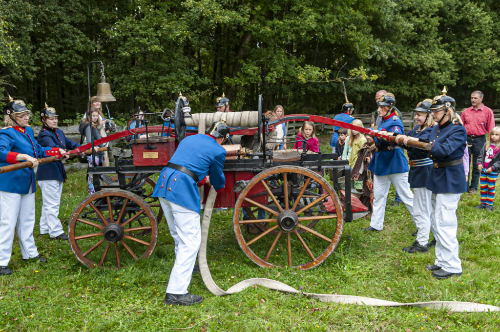 Auch die historische Feuerwehr ist mit von der Partie. Foto: Hans-Theo Gerhards/pp/Agentur ProfiPress