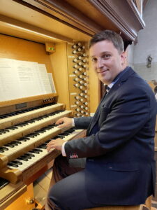 Von großen Orgeln in Paris, London und New York führt ihn sein musikalischer Weg am Freitag, 25. September, nach Großbüllesheim: Prof. Dr. Michał Markuszewski aus Warschau spielt ab 19 Uhr an der großen Seifert-Orgel in St. Michael Werke unter anderem von Bach, Rheinberger, Boëly, Bloch und Elgar. Foto: Veranstalter/pp/Agentur ProfiPress