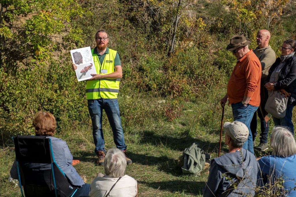 Für Kinder gab es eigene Familienführungen. Gebannt lauschten die kleinen und großen Zuhörer dem Vortrag von LVR-Mitarbeiter Jelle Heijne. Foto: Marcel Zanjani/LVR/pp/Agentur Profipress