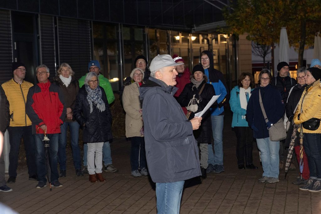 Start vor dem Rathaus: Wie in den letzten Jahren auch sind die Bürgerinnen und Bürger ab 18 Uhr eingeladen, mit ihrer Teilnahme ein Zeichen für Menschlichkeit, Freiheit und ein friedliches Miteinander zu setzen. Foto: Henri Grüger/pp/Agentur ProfiPress