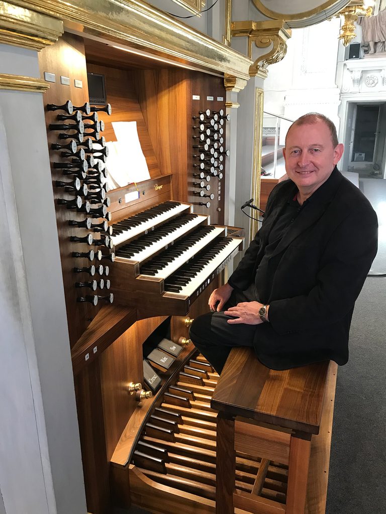 Zwischen den Improvisationen sorgen spirituelle Impulse und Meditationen des Diplom-Theologen und Systemischen Beraters Georg Schneider für Momente der Besinnung. Foto: Veranstalter/pp/Agentur ProfiPress