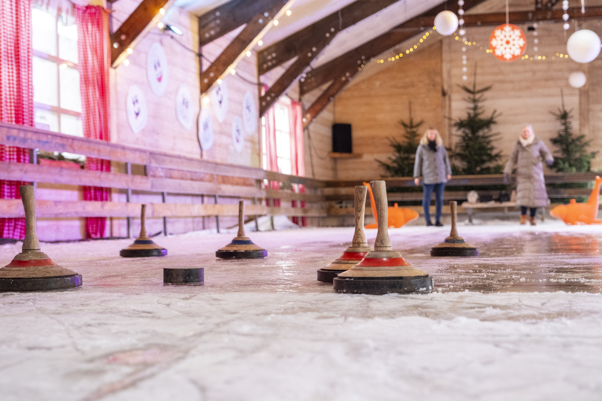 WinterspaĂ auf der Eisbahn