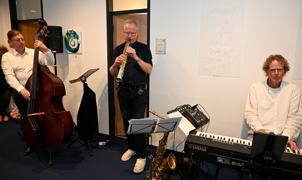 Uli van Staa & Friends spielten gefühlvollen Jazz. Mit dabei: (v. r.) der namensgebende Pianist, sein Bruder Lothar van Staa am Tenorsaxofon und Christian Neumann am Kontrabass. Foto: Henri Grüger/pp/Agentur ProfiPress