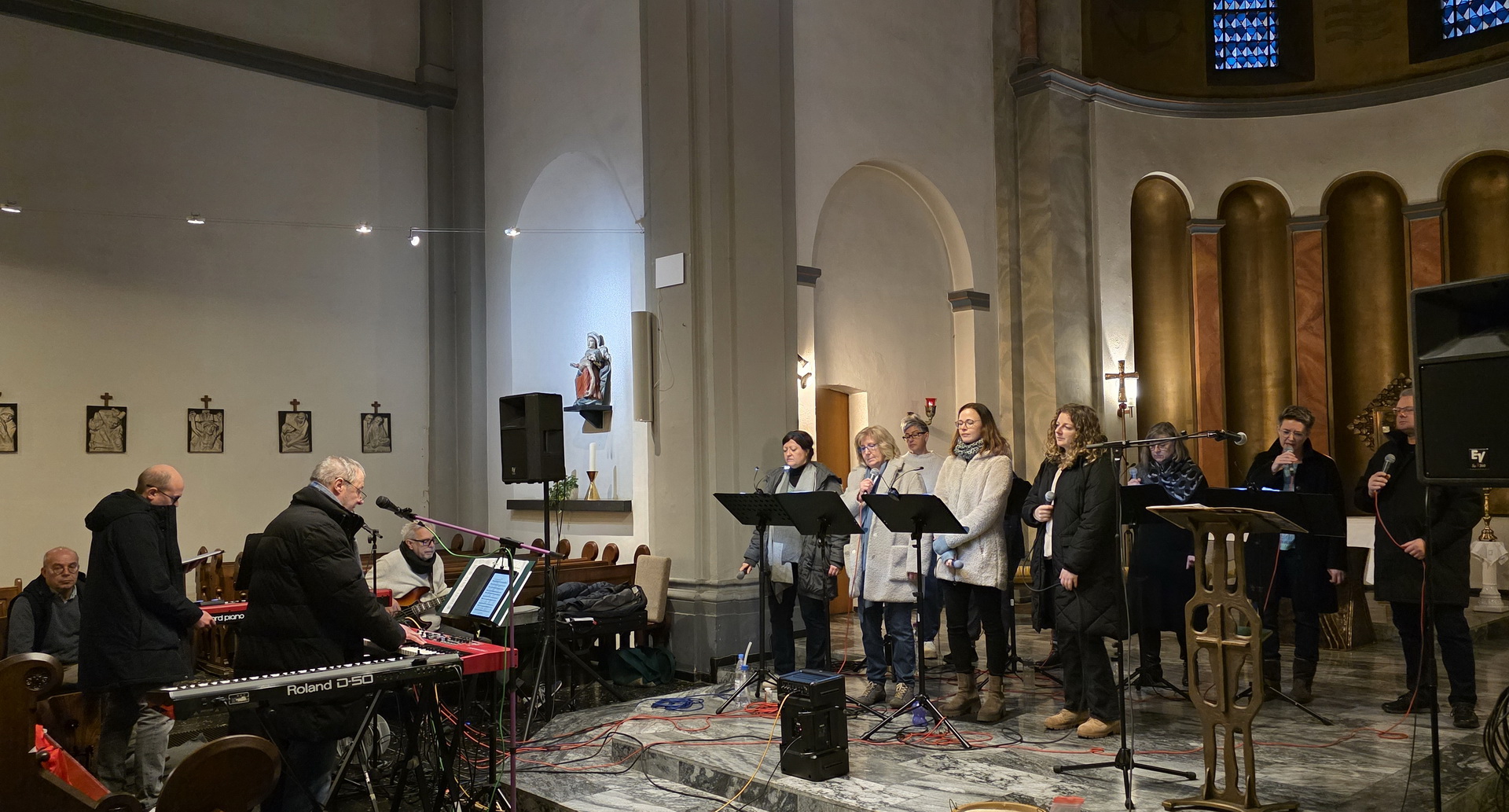 Die Sakro-Pop-Band „Rainer Wahnsinn“ gestaltet den Mutmachgottesdienst in der Strampler Pfarrkirche musikalisch mit. Am Sonntag, 11. Oktober, um 17 Uhr steht die Botschaft „Du gehst nicht allein“ im Mittelpunkt. Foto: Manfred Lang/pp/Agentur ProfiPress