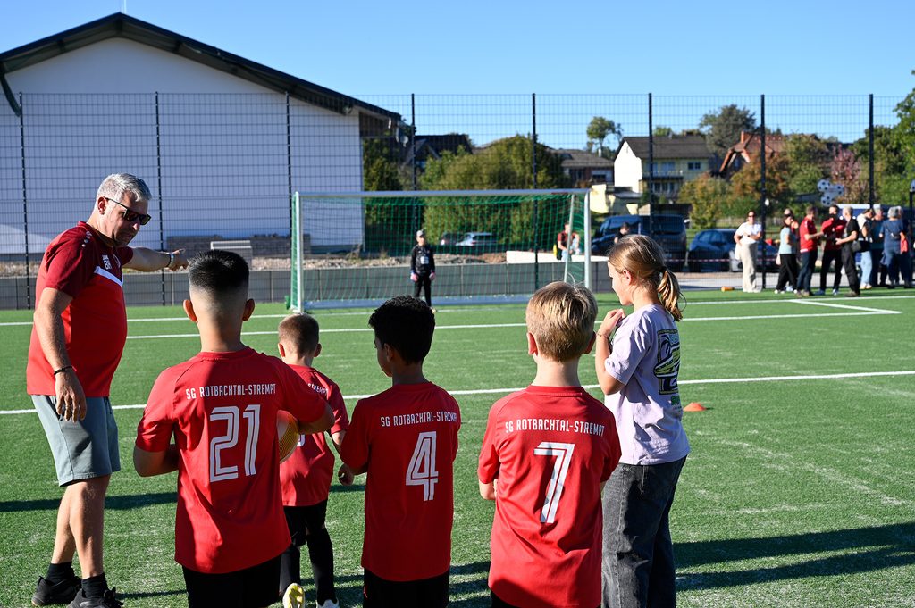 Weil die Anlage mit Mitteln des Landesprogramms „Struktur- und Dorfentwicklung“ gefördert wurde, kann sie auch von Kindern, Jugendlichen und anderen Fußballbegeisterten aus Glehn und den umliegenden Orten genutzt werden. Foto: Henri Grüger/pp/Agentur ProfiPress