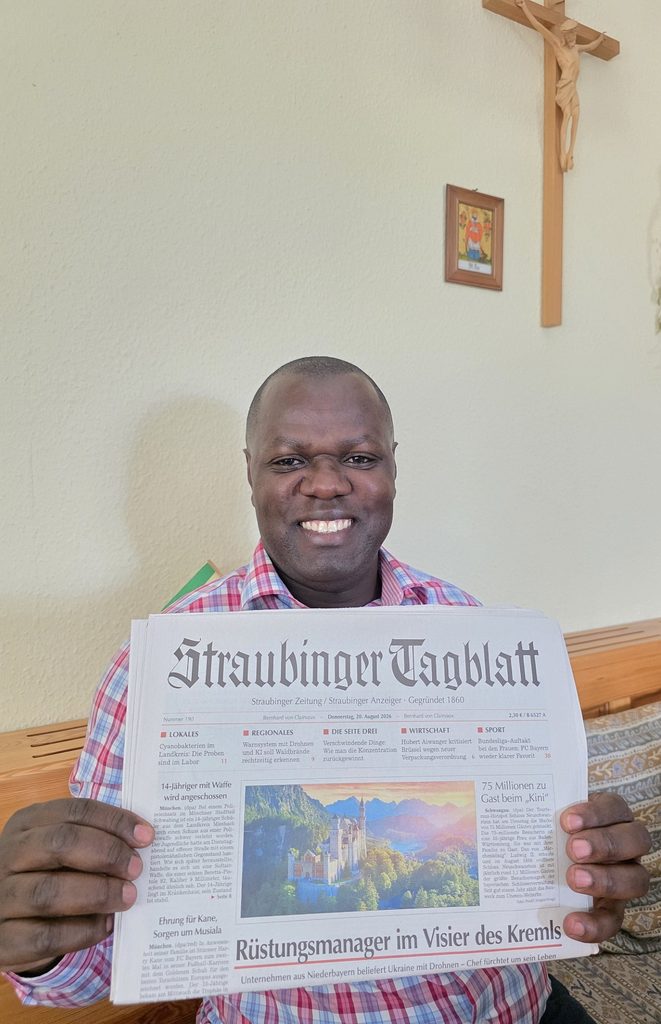 Kaplan Patrick Mwanguhya im Pastorat neben der Pfarrkirche Leiblfing am Tag seiner Ankunft im neuen Wirkungskreis. Foto: Manfred Lang/pp/Agentur ProfiPress