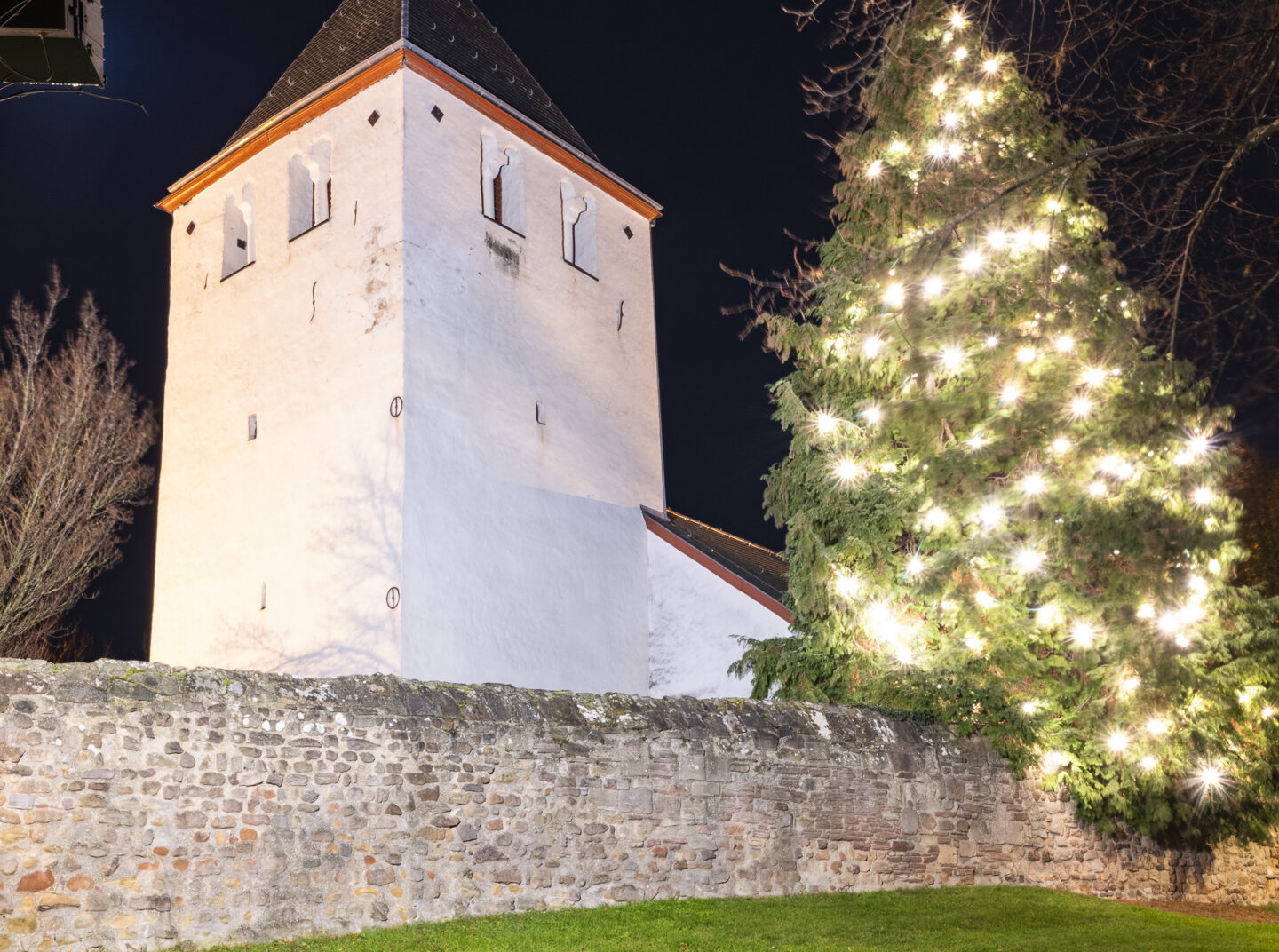 Zwei Verkaufsbuden sind aktuell noch zu vergeben: Vereine- und Ortsgruppen, Schulen und Kindergärten sind eingeladen sind, sich mit kreativen Ideen und Angeboten am neuen Weihnachtsmarkt zu beteiligen. Foto: Ronald Larmann/pp/Agentur ProfiPress