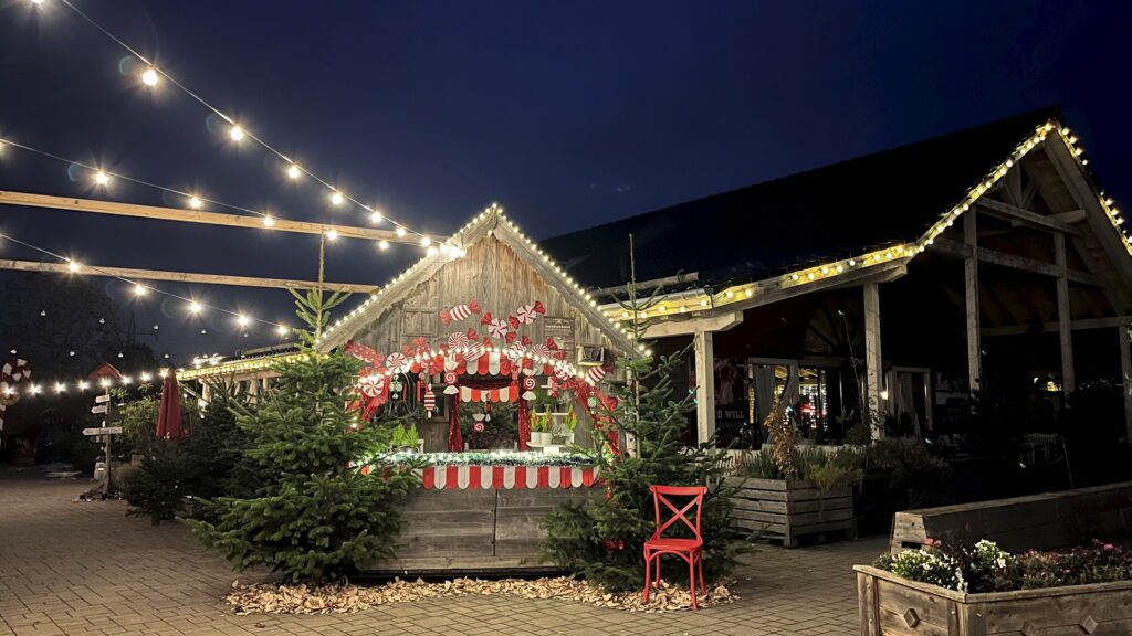 Der Krewelshof wird zum winterlichen Ausflugsziel mit gemütlichen Hofplätzen und funkelnder Weihnachtsbeleuchtung. Foto: Krewelshof/pp/Agentur ProfiPress