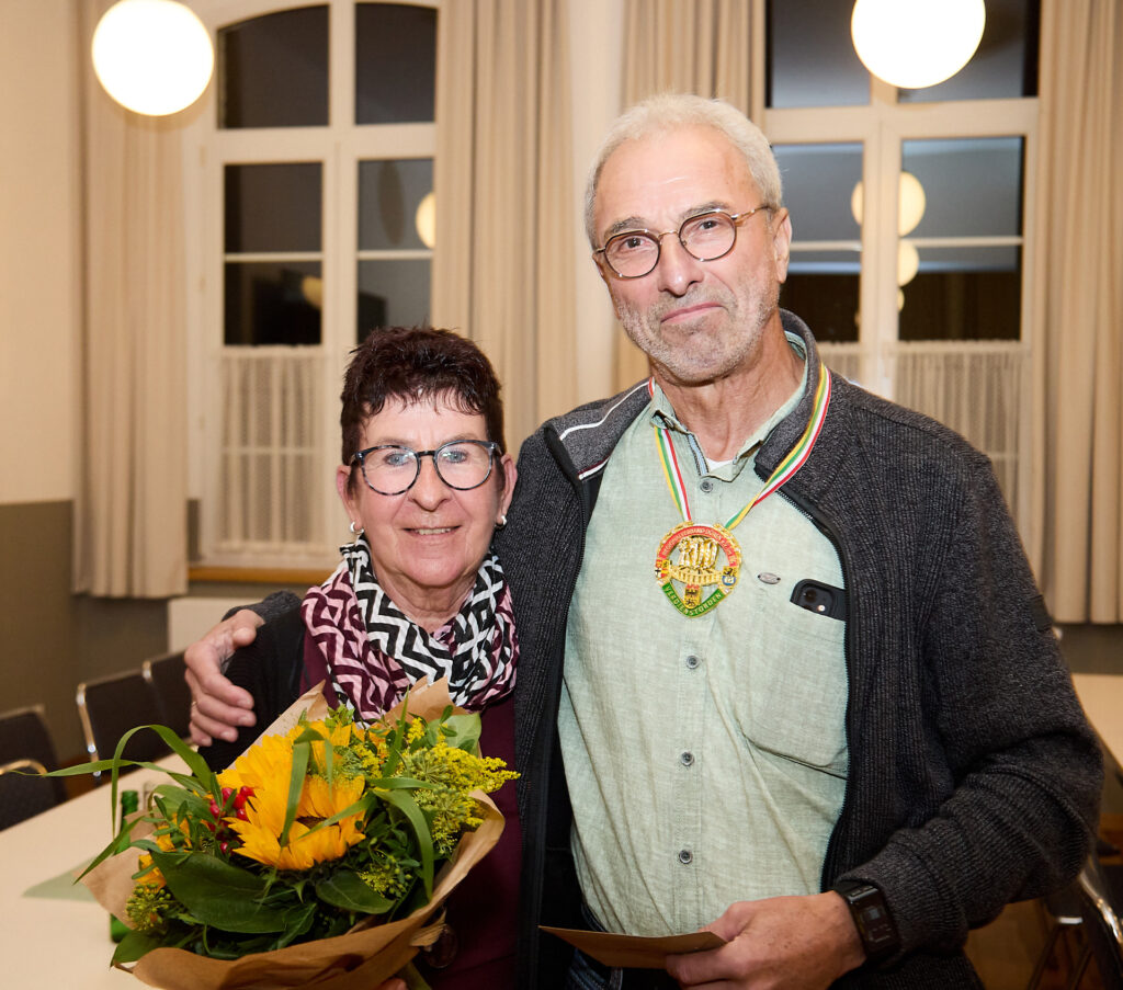 Freuten sich über einen besonderen Abend voller schöner Erinnerungen mit ihren (alten) Karnevalsfreunden: Matthias und Renate Hoß. Foto: Stephan Everling/pp/Agentur ProfiPress